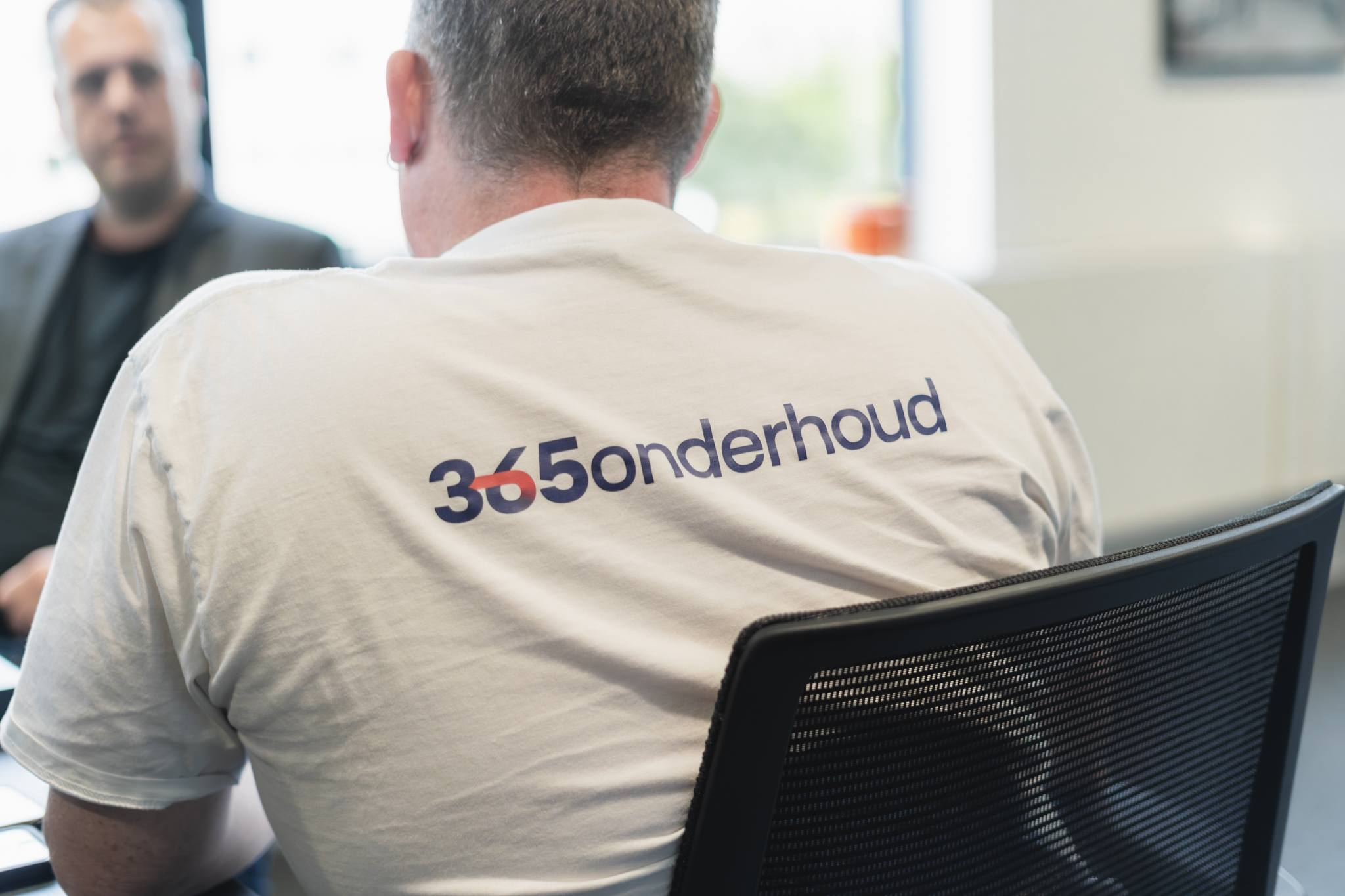 365onderhoud achterop een shirt