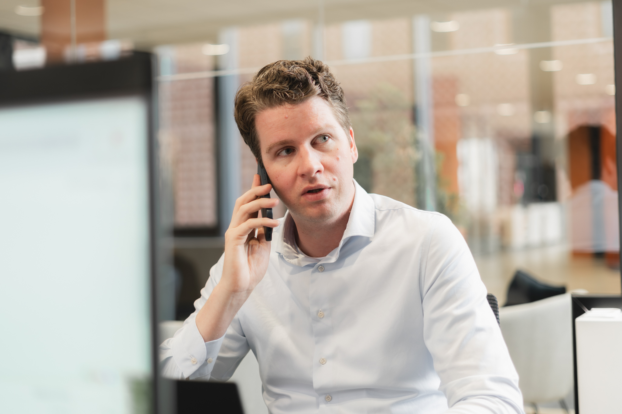 Sander van 365 aan de telefoon